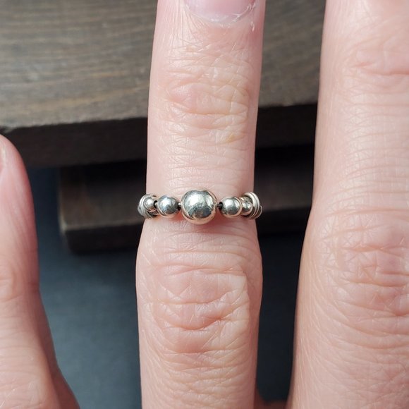 Size 3.25 Sterling Silver Small Orb Pattern Ring - Picture 1 of 6